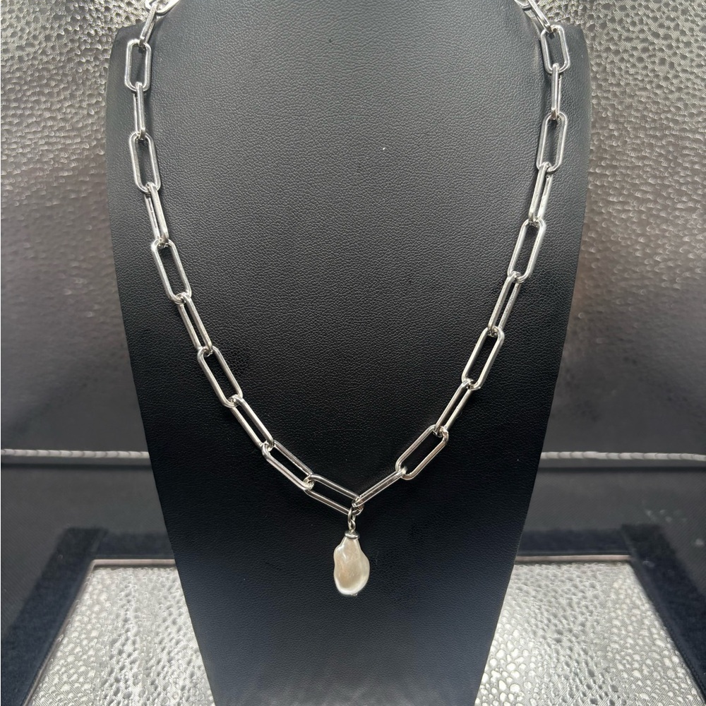 Elegant Silver Chain Necklace with Pearl Pendant